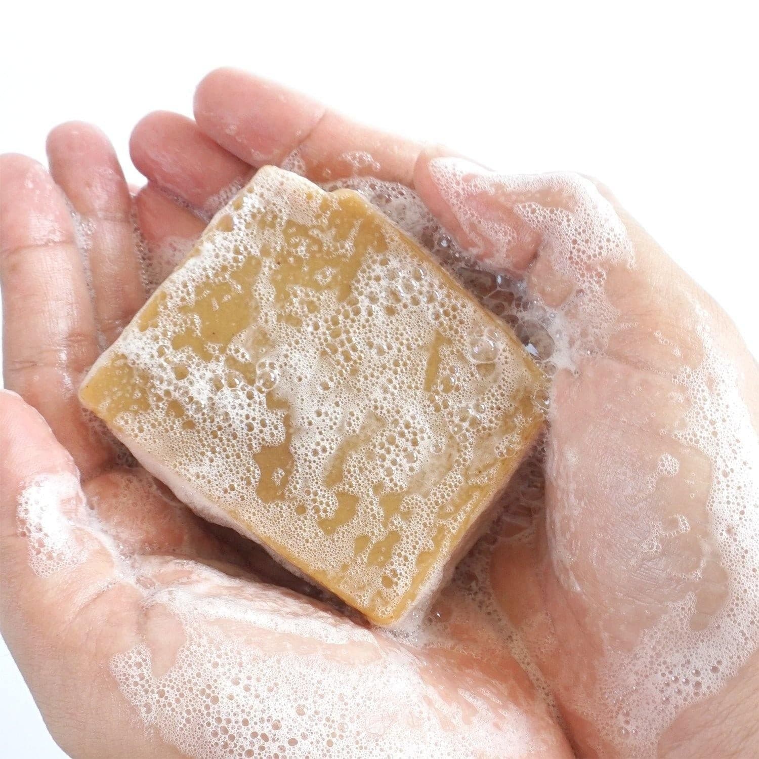 สบู่ก้อนจากน้ำมันธรรมชาติ