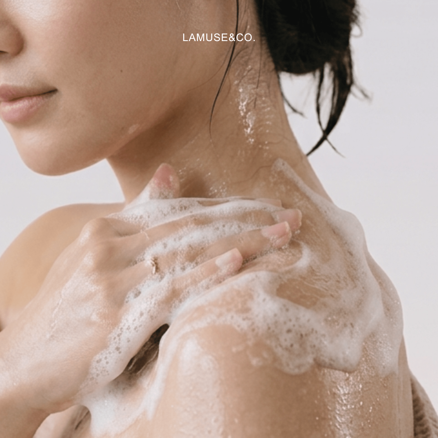 เจลอาบน้ำลดสิวหลัง Tea & Thyme Body Wash ขนาด 300ml สูตรลดสิวหลัง - lamuseandco-LAMUSE&CO.