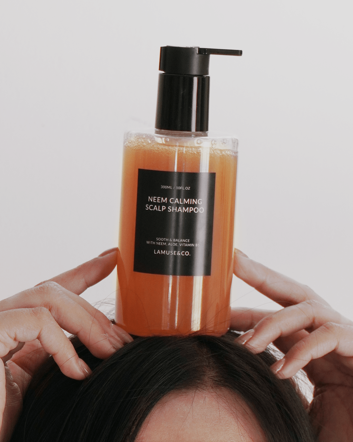 แชมพูขจัดรังแค Neem Calming Scalp Shampoo 300ml lamuseandco