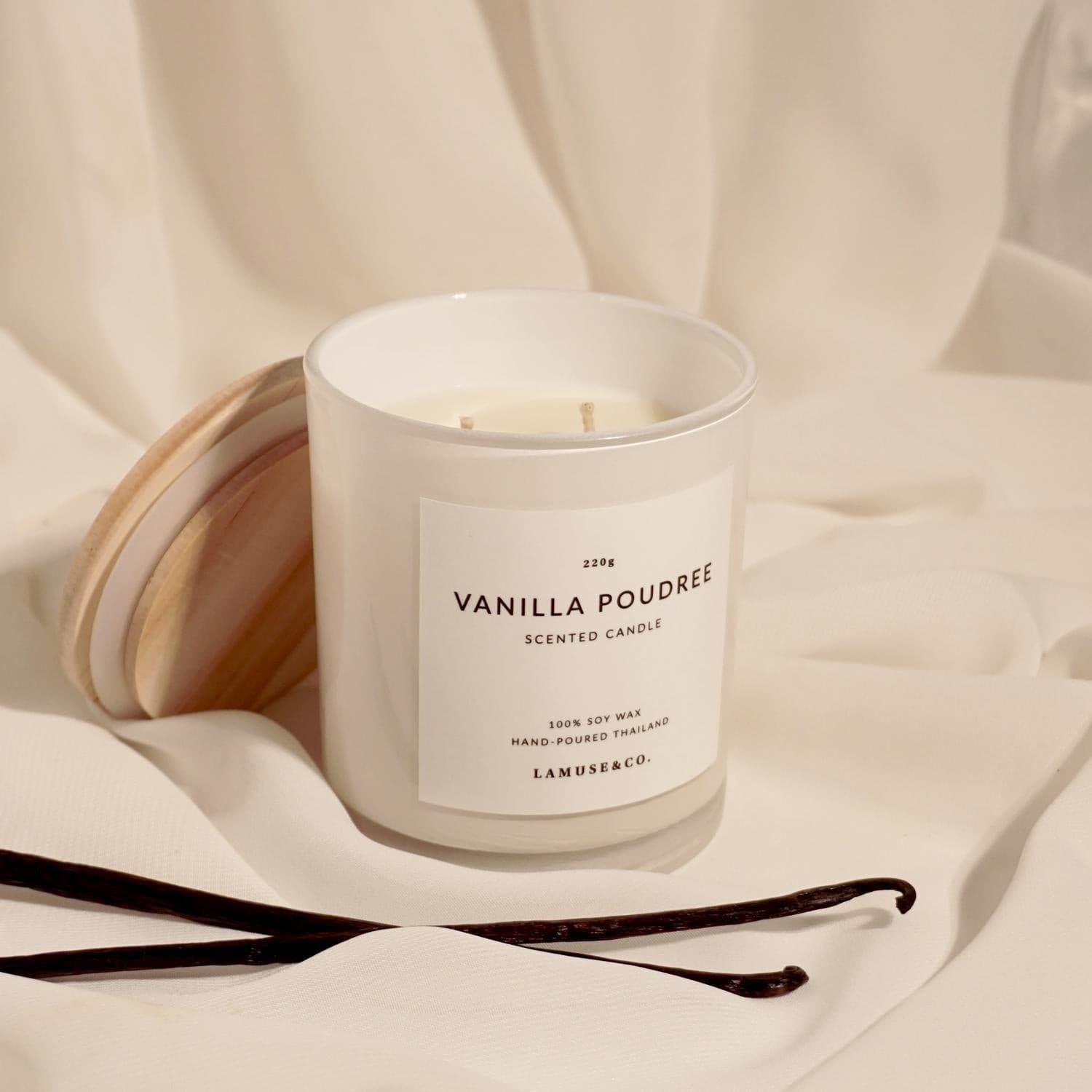 Vanilla Poudree Scented Candle 220g scented candle.